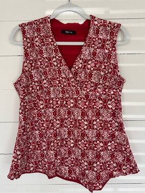 Style & Co Red and White Sleeveless Top Accented With a Glitter Thread, Size M.